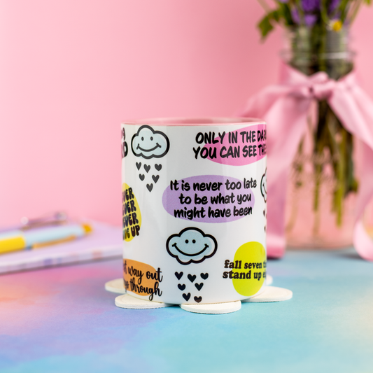 Tasse mit positiven Affirmationen